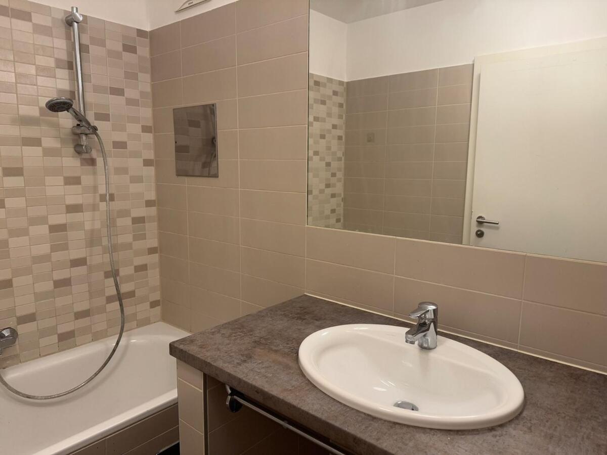 Apartment 2br, Danube, Central, U6 & S-bahn - Axara Housing Brn 33 Vienna